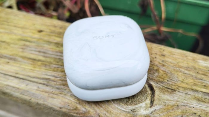 Lightweight noise-cancelling earbuds perfect for active lifestyles