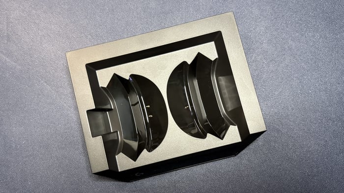 User-friendly controls packed into the right earcup