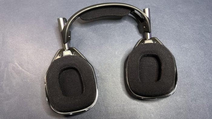 Adjustable earcups and metal sliders provide a customized fit