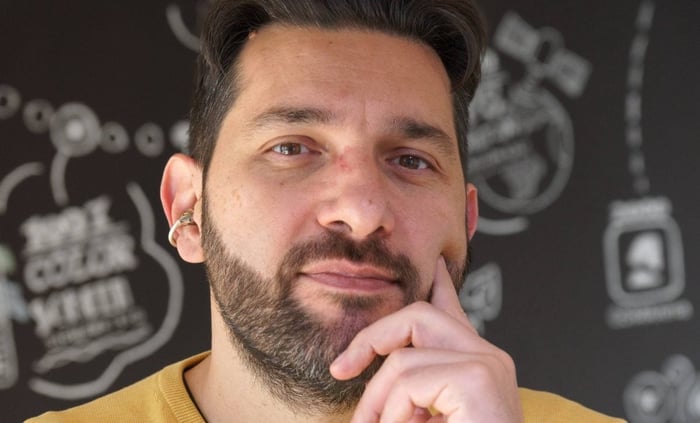 Dynamic drivers deliver clear audio with good bass response