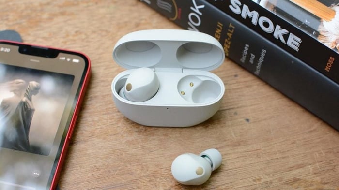 Sony WF-1000XM5 earbuds