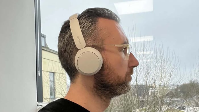 Sony WH-CH520 headphones