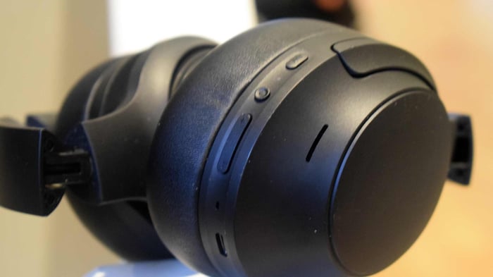 Soundpeats Cove Pro headphones: budget-friendly model