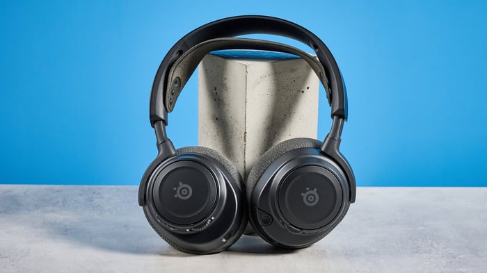 Sleek design of SteelSeries Arctis Nova 7 Gen 2