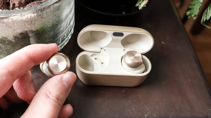 Manage settings and activate spatial audio in the Technics app.