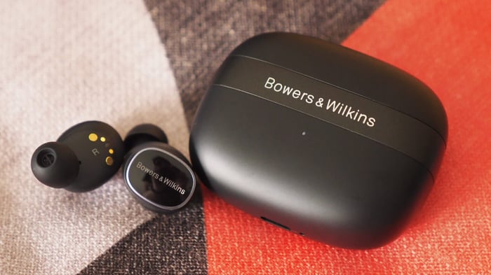 Bowers & Wilkins Pi8 premium earbuds