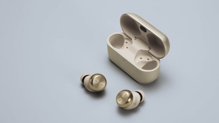 Technics EAH-AZ100 full view