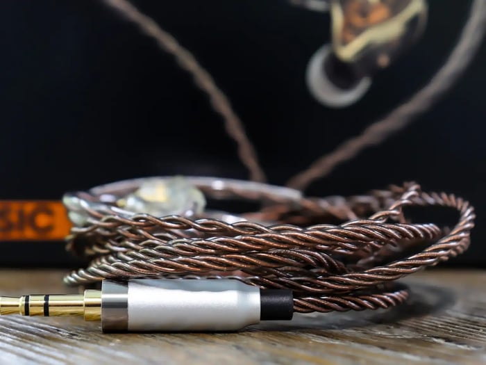 Thin, rubbery QDC-type cable