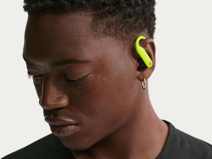 Earbuds and charging case with dual-tone finish