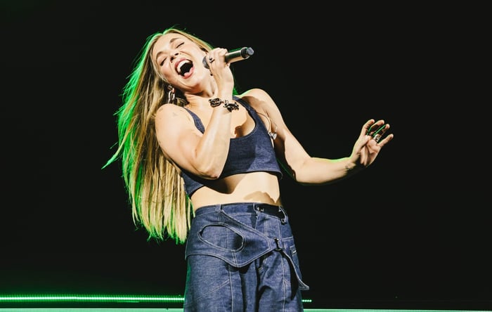 Becky Hill live at Reading 2025. Credit: Andy Ford