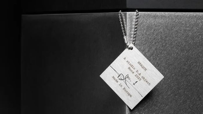 Nocs Braque speaker showing its cubic design