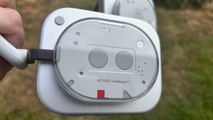 Nothing Headphone (1) - feature display