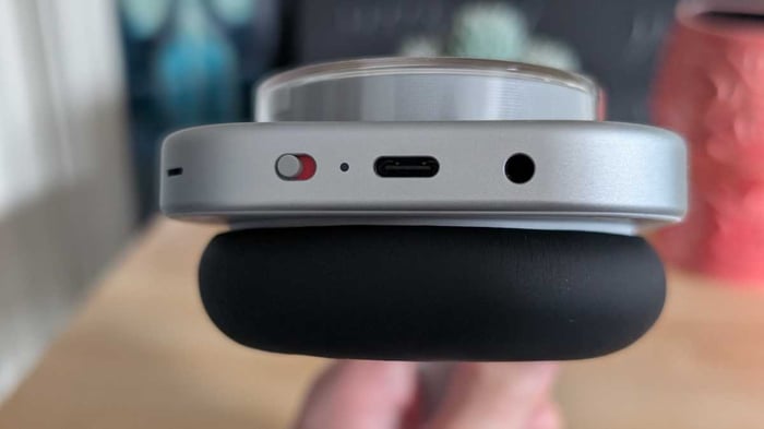 Nothing Headphone (1) Controls Close-Up