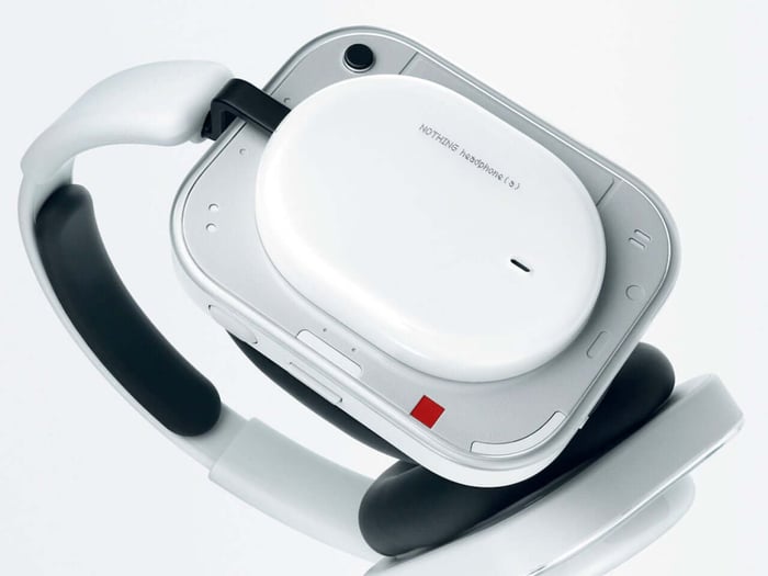 Nothing Headphone (a) with emphasis on microphone array