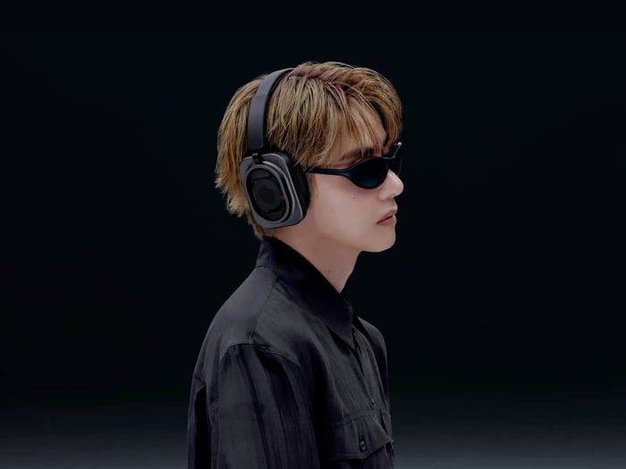 Nothing Headphones (1) Pro showing its noise-cancellation-focused microphone design