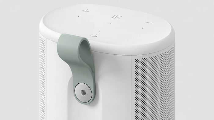 Sonos Play: portable speaker with removable loop on the back