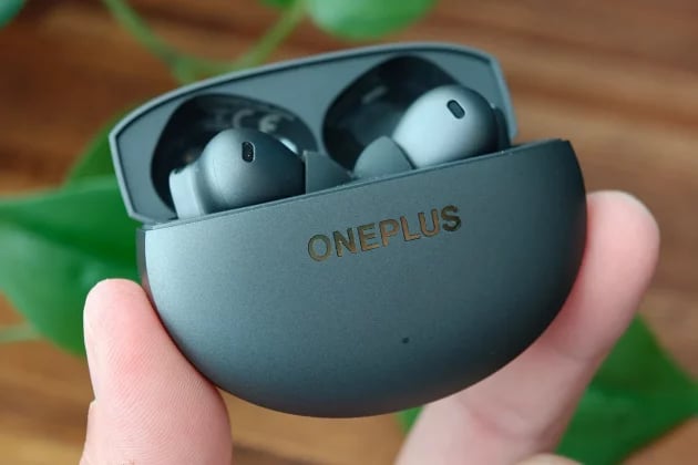OnePlus Buds 4 sleek design