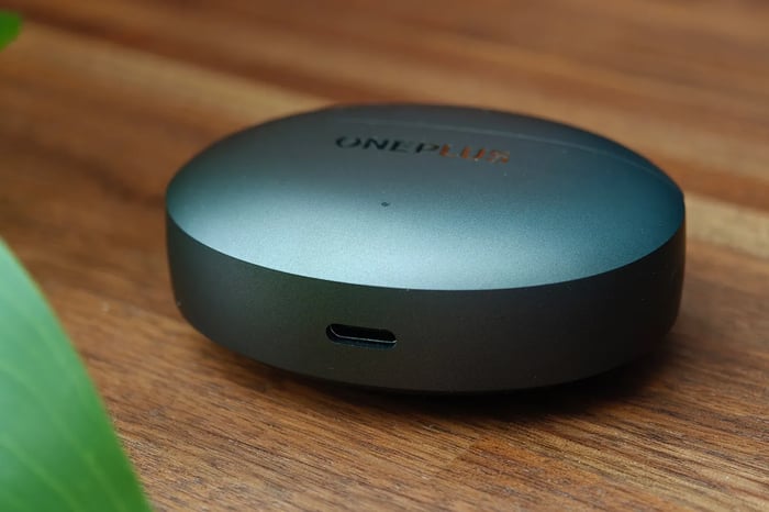OnePlus Buds 4 battery and controls
