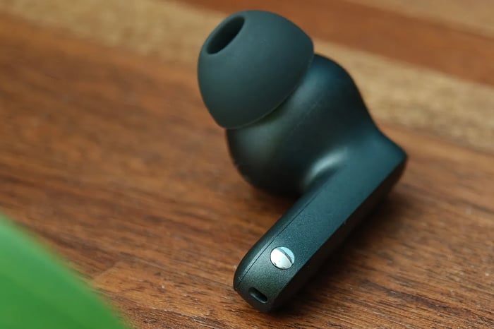 OnePlus Buds 4 charging case