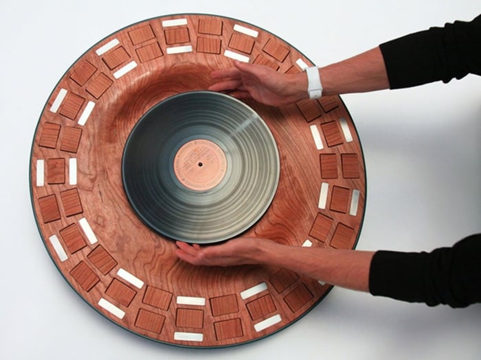 Orbit Kinetic Turntable from a side angle