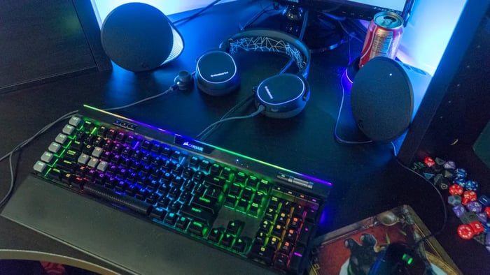 Software interface for Logitech G560 customization