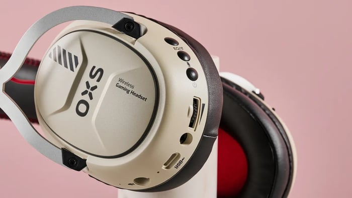 OXS Storm G2 mic and ear detail