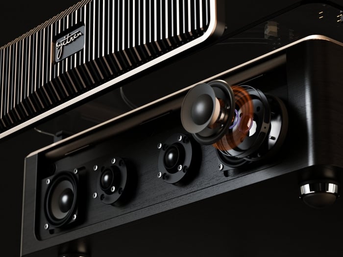 The minimal dust cover on the PARON III vinyl player