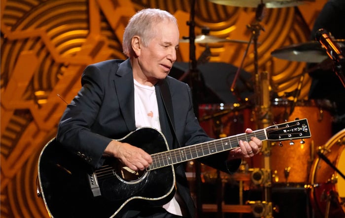 Paul Simon performing live in 2022