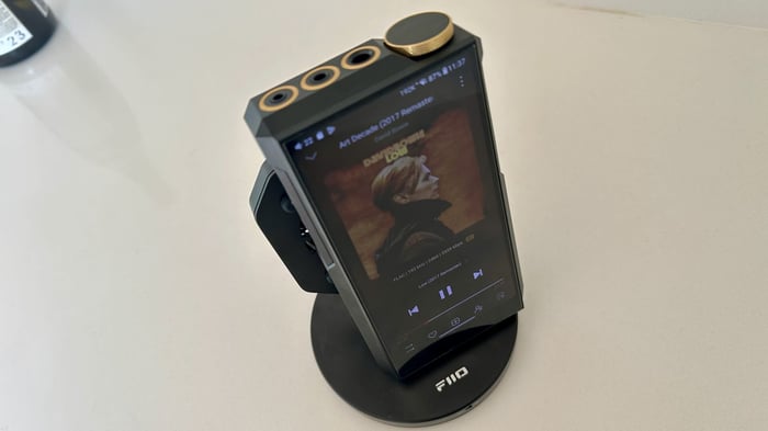 FiiO M27 Player – imposing design