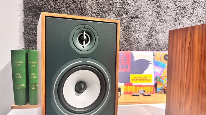 The BR04 excels at creating spacious soundscapes and a vivid stereo image.