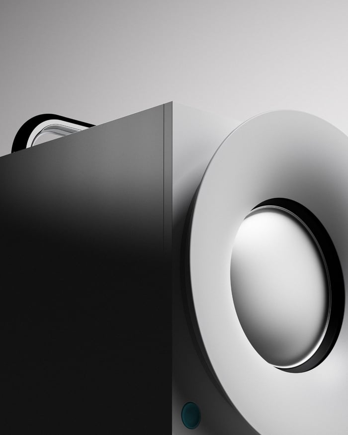 Porty Play speaker’s elegant profile in natural light
