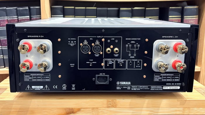 The pure analog design of Yamaha C-5000 and M-5000 ensures pristine sound quality.