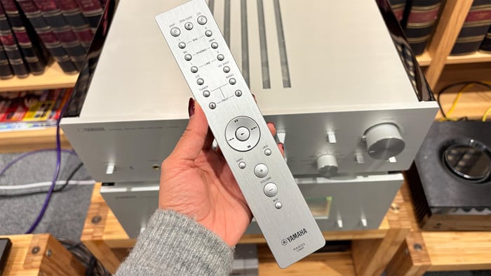 Vintage-style VU meters add both charm and function to the M-5000 power amplifier.