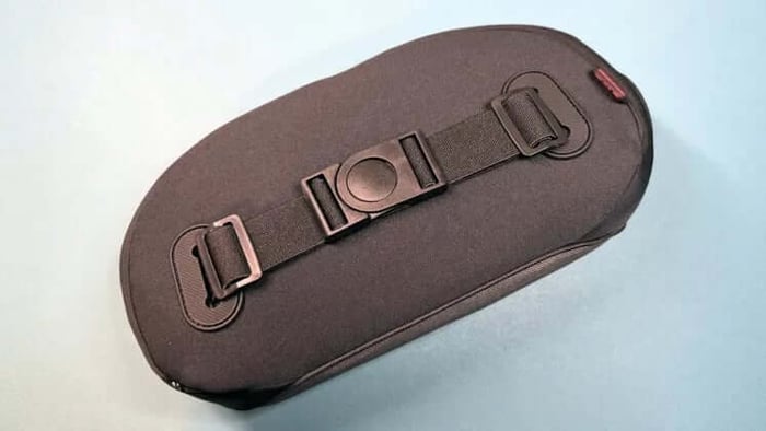 Comfort meets tech: soft fabric and ergonomic design