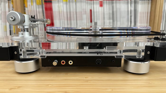 Immersed in sound with the AT-LPA2 turntable