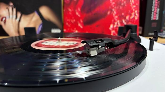 Mixx Analog+ delivering music via vinyl and CD