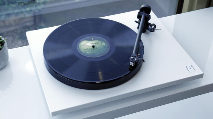 Rega Planar 1 Plus vinyl player