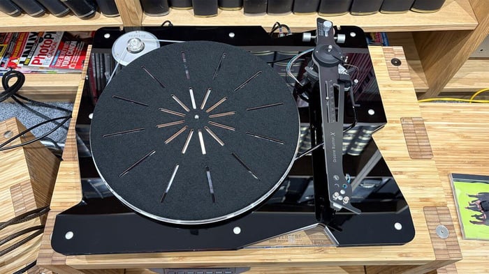 Vertere DG-X vinyl player