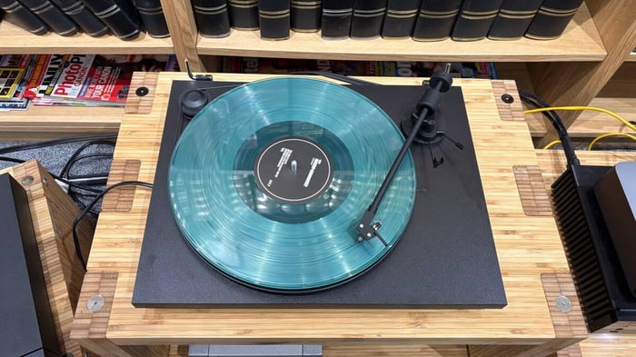 Pro-Ject Primary E vinyl player