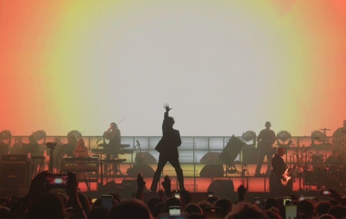 Jarvis Cocker performing with Pulp