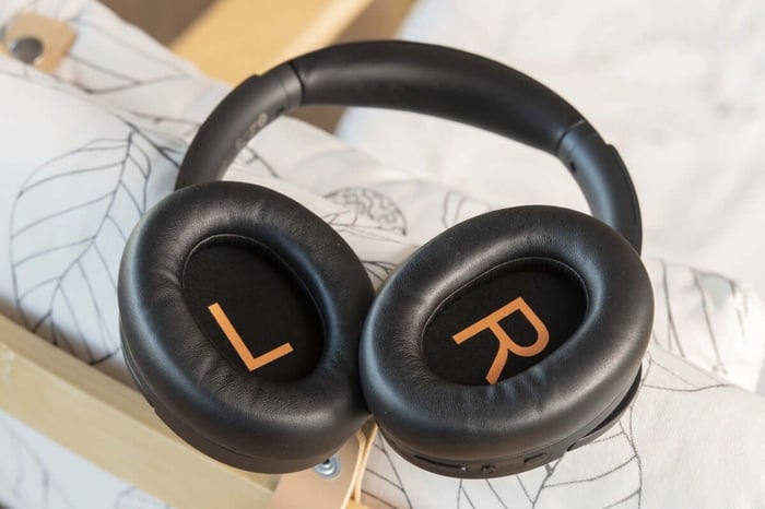 Getting cozy with the QCY H3S headphones reveals impressive sound and noise cancellation