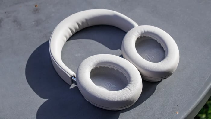 Multiple microphones ensure your voice is heard loud and clear.