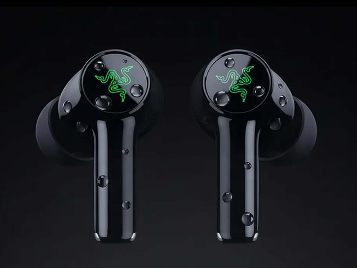 Razer Hammerhead V3 HyperSpeed earbuds with charging case open