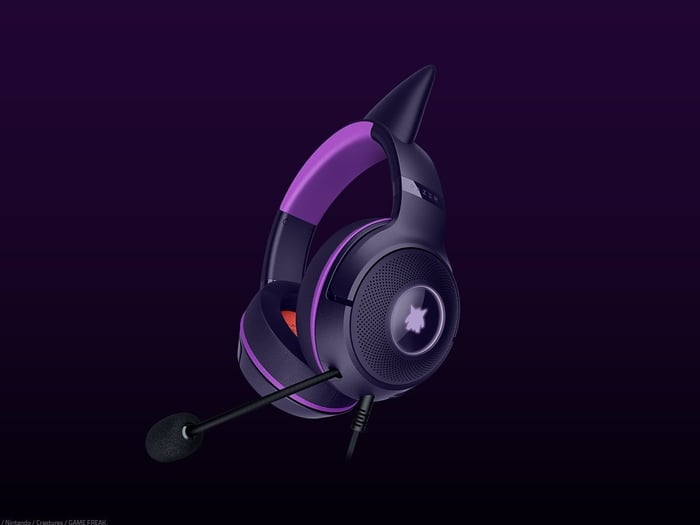 Retractable microphone detail and earcup design