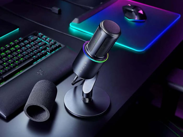 Razer Seiren V3 Pro microphone side view