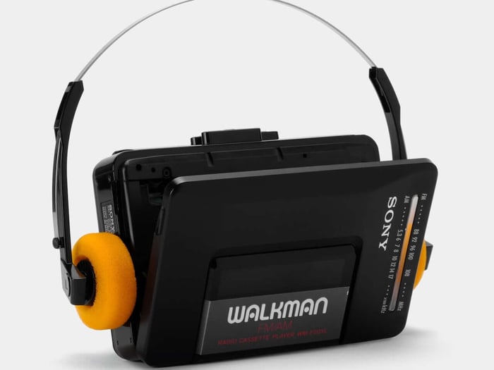Retrospekt Sony Walkman WM-F2015 close-up