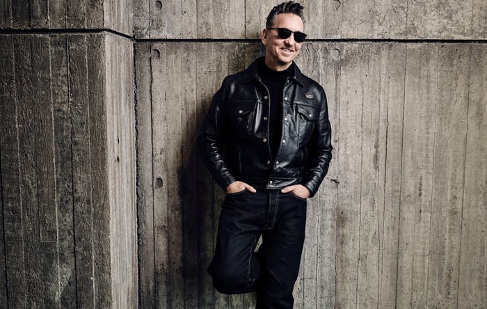 Richard Hawley performing
