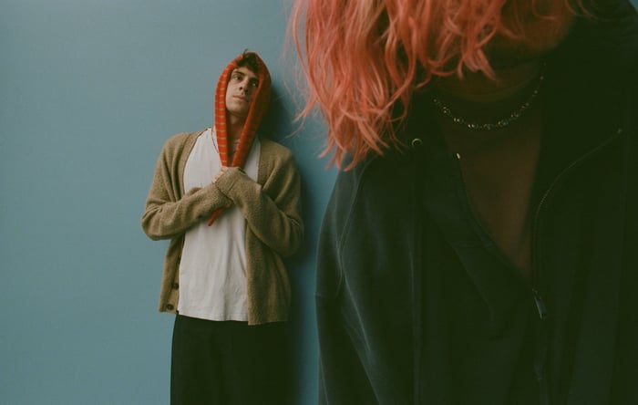 Royel Otis exude sun-soaked vibes and indie charm.