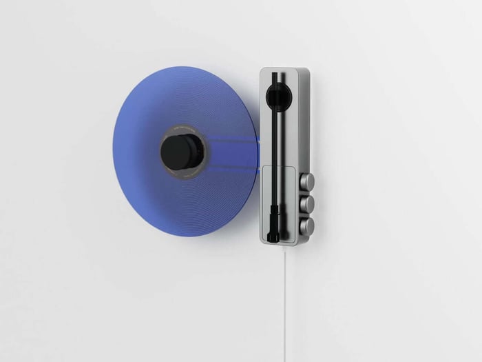 Side view of vertical player