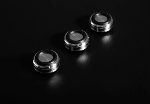 Silent Angel S28 isolation stands made of stainless steel and rubber, designed to improve audio clarity